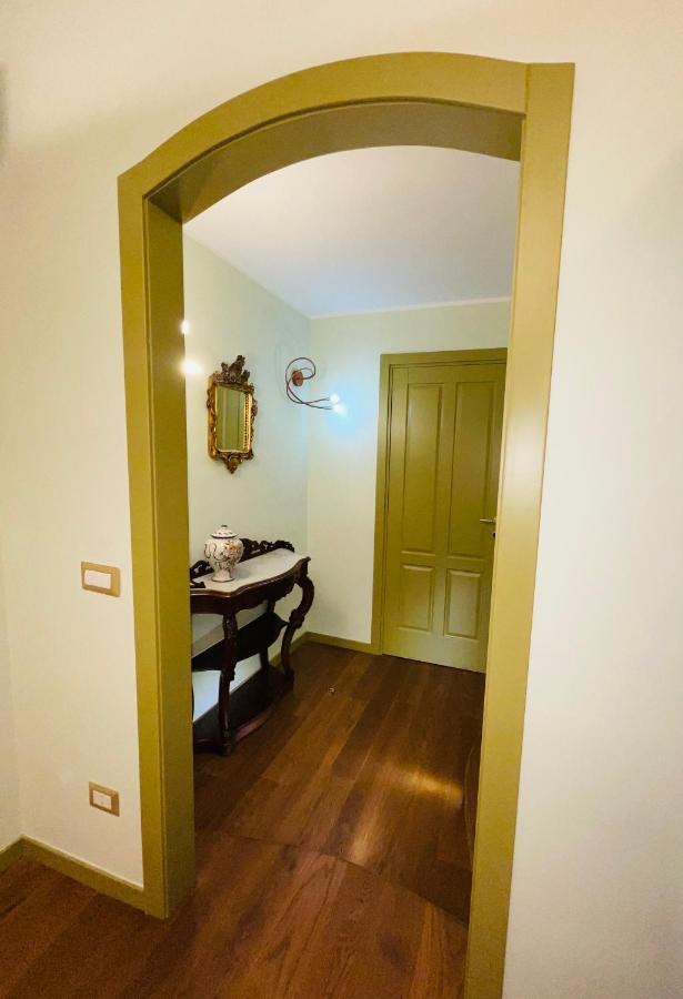 La Casa Di Erica Bed & Breakfast เนเปิลส์ ภายนอก รูปภาพ