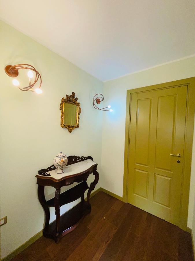 La Casa Di Erica Bed & Breakfast เนเปิลส์ ภายนอก รูปภาพ