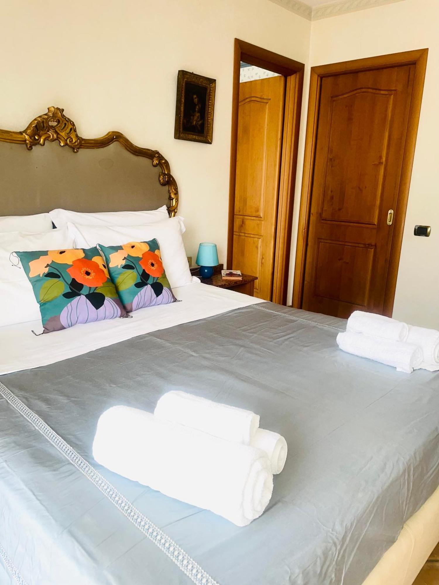 La Casa Di Erica Bed & Breakfast เนเปิลส์ ภายนอก รูปภาพ