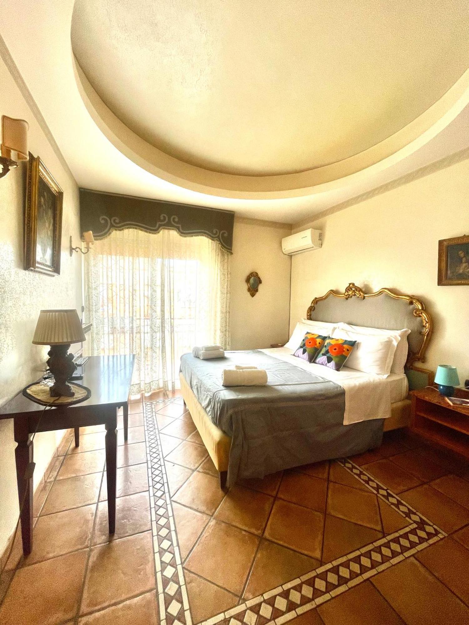La Casa Di Erica Bed & Breakfast เนเปิลส์ ภายนอก รูปภาพ
